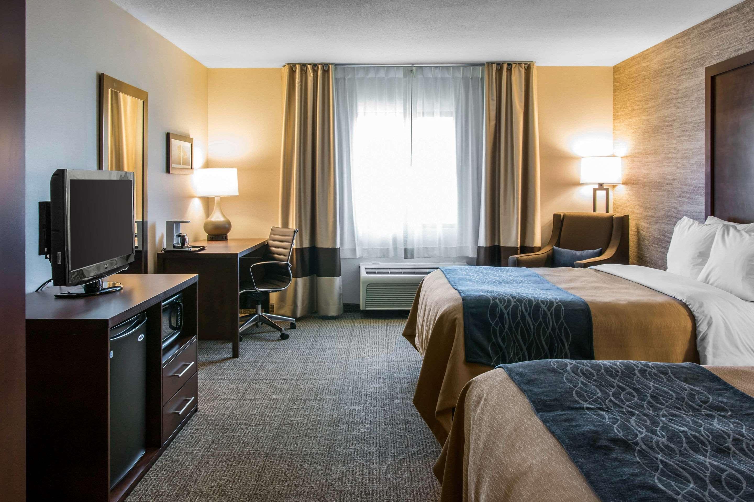 Comfort Inn Ludington Near Us-10 Екстер'єр фото