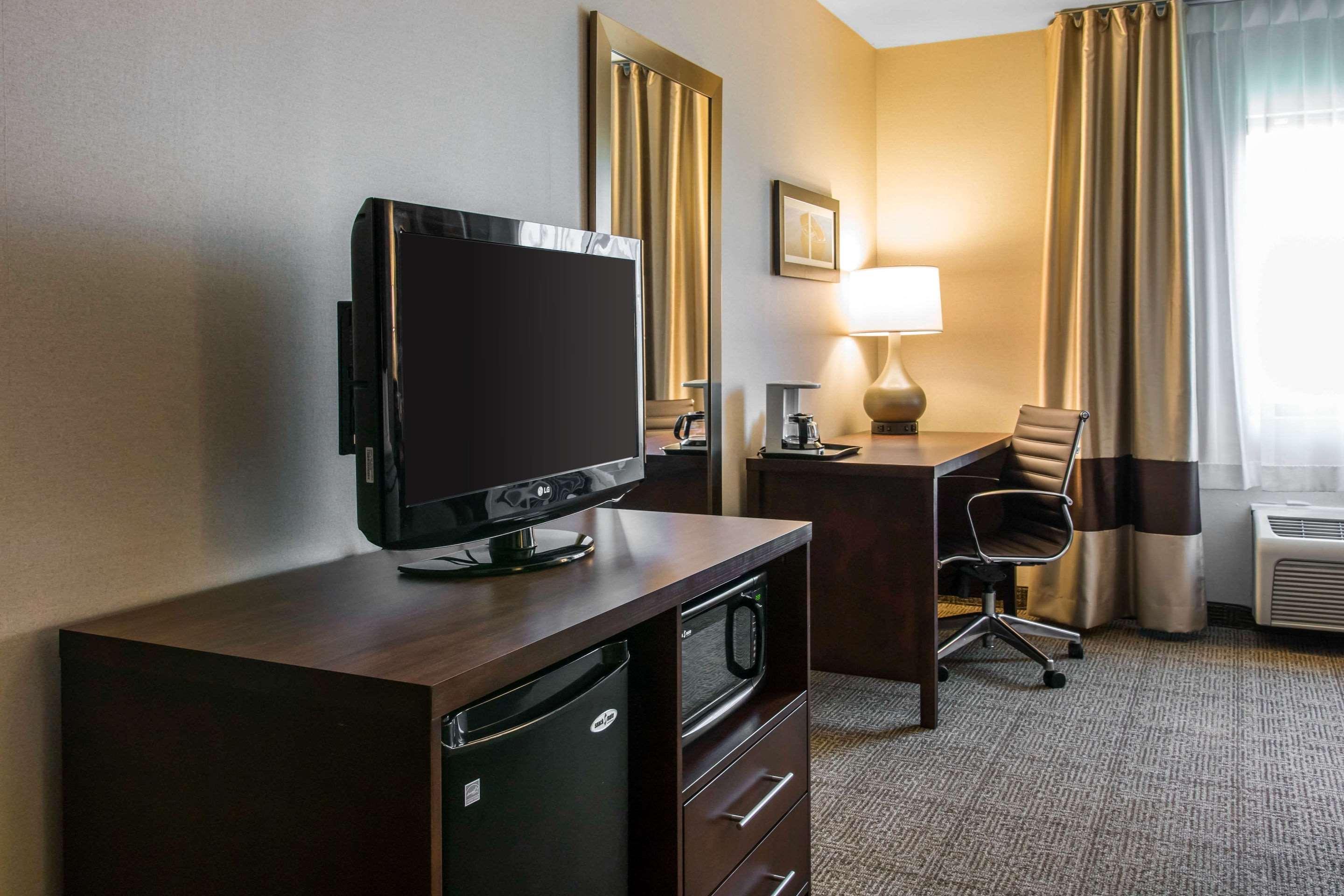 Comfort Inn Ludington Near Us-10 Екстер'єр фото
