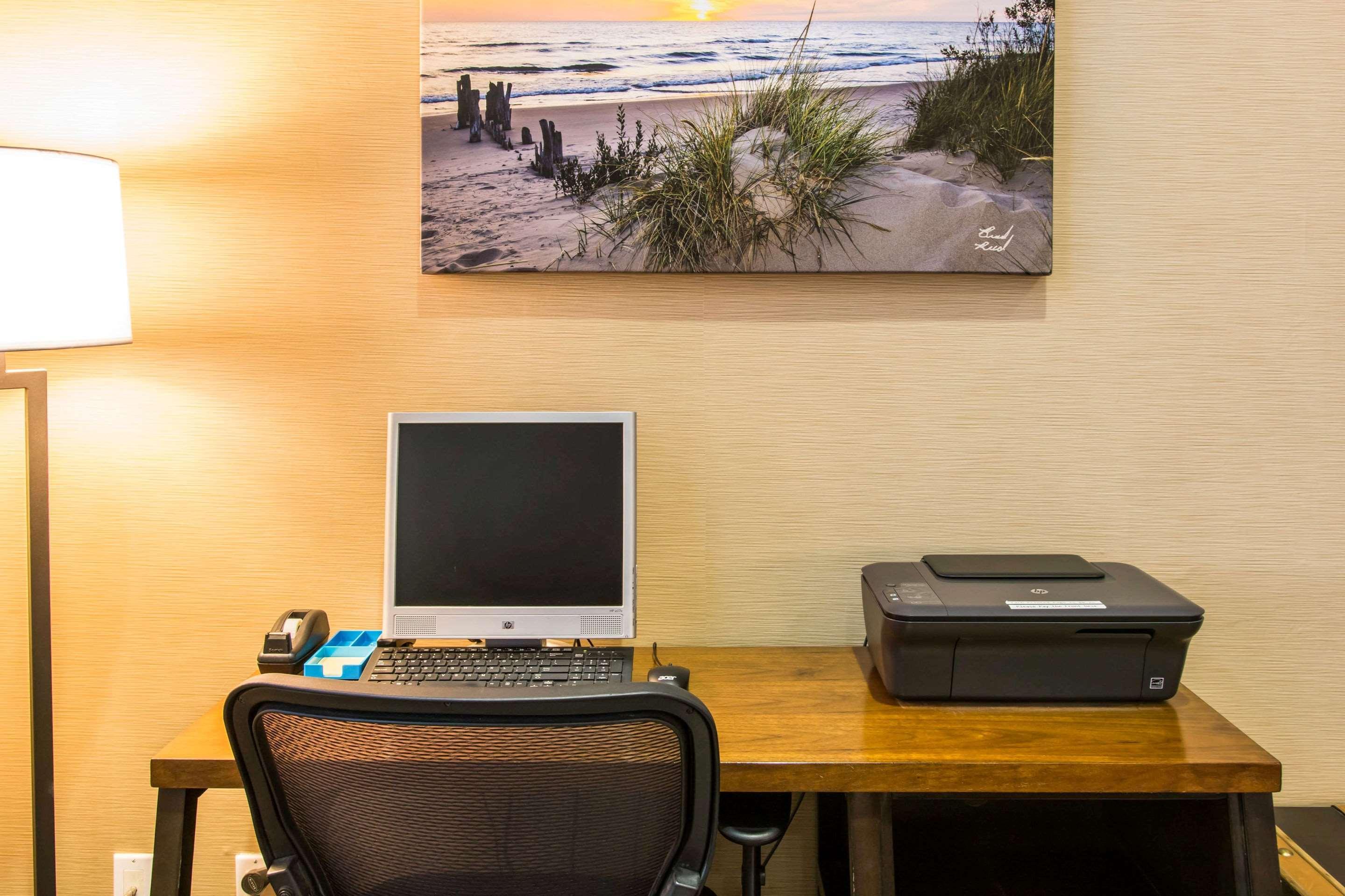 Comfort Inn Ludington Near Us-10 Екстер'єр фото