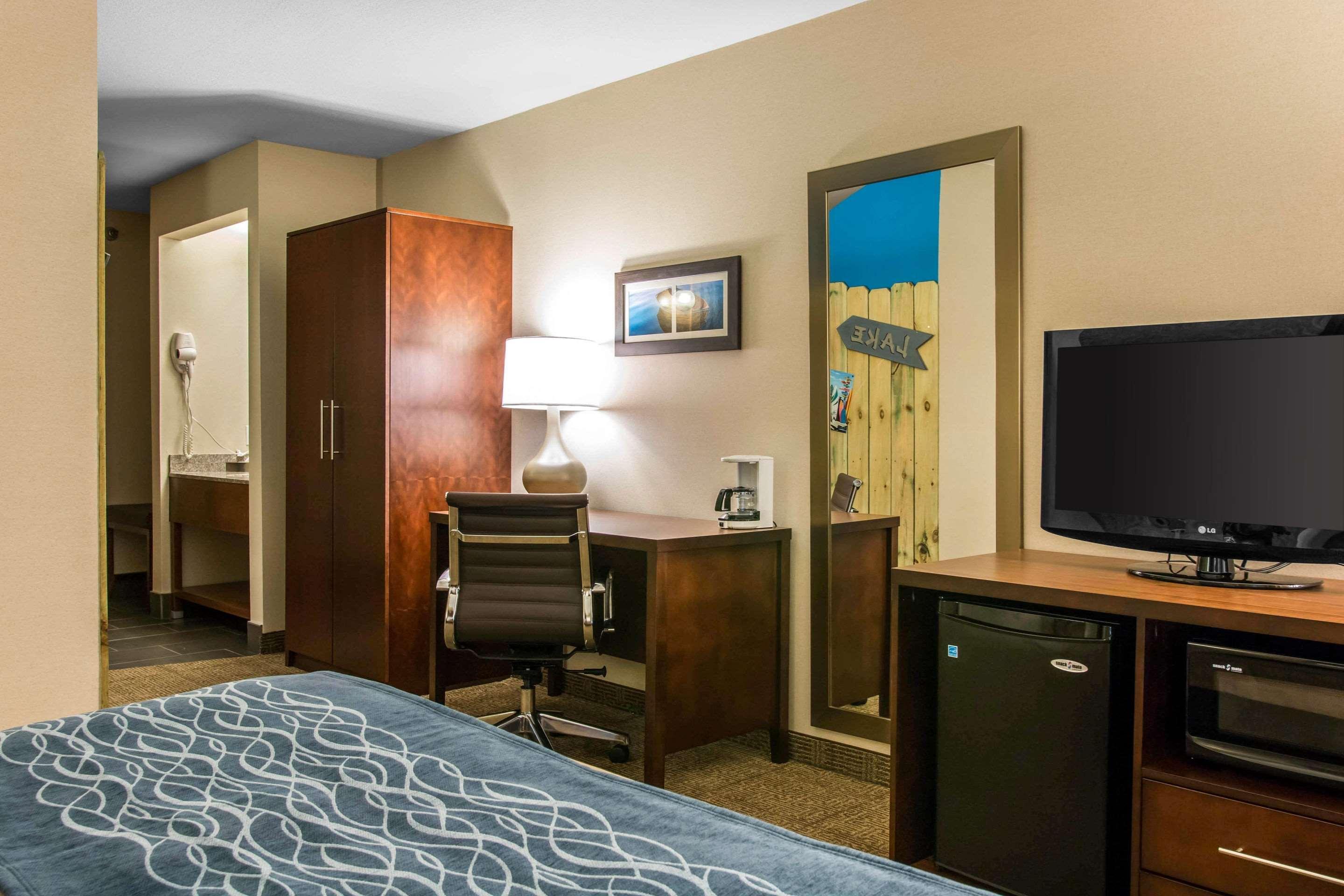 Comfort Inn Ludington Near Us-10 Екстер'єр фото