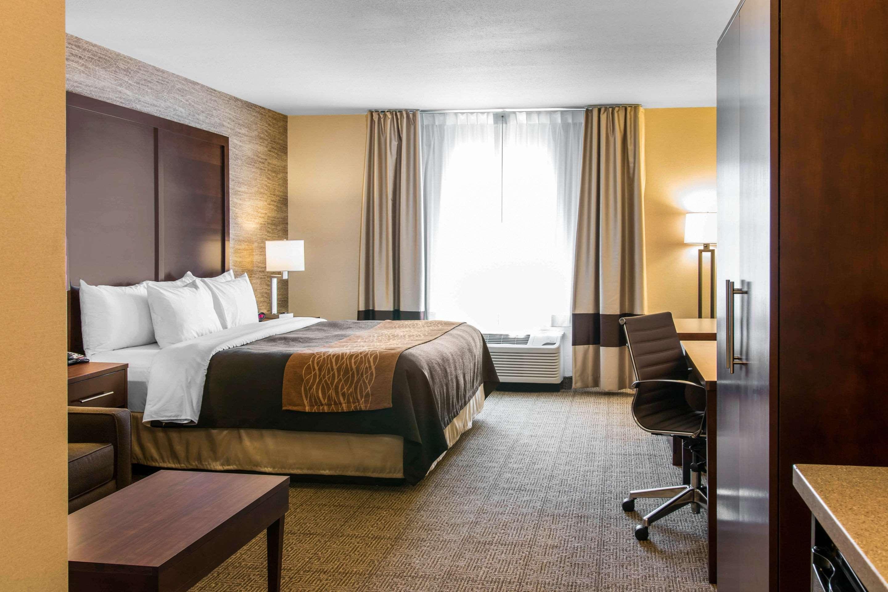 Comfort Inn Ludington Near Us-10 Екстер'єр фото