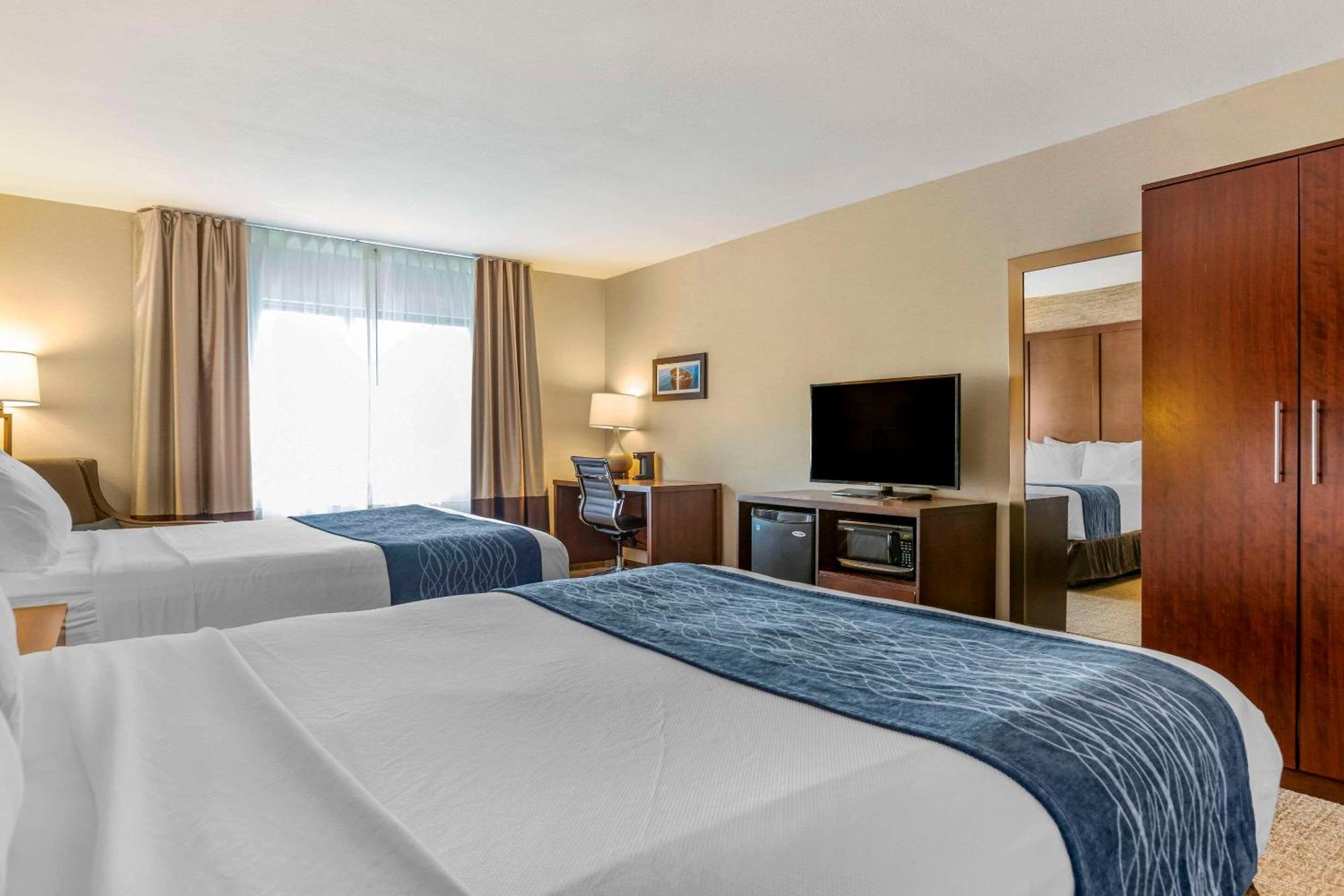 Comfort Inn Ludington Near Us-10 Екстер'єр фото