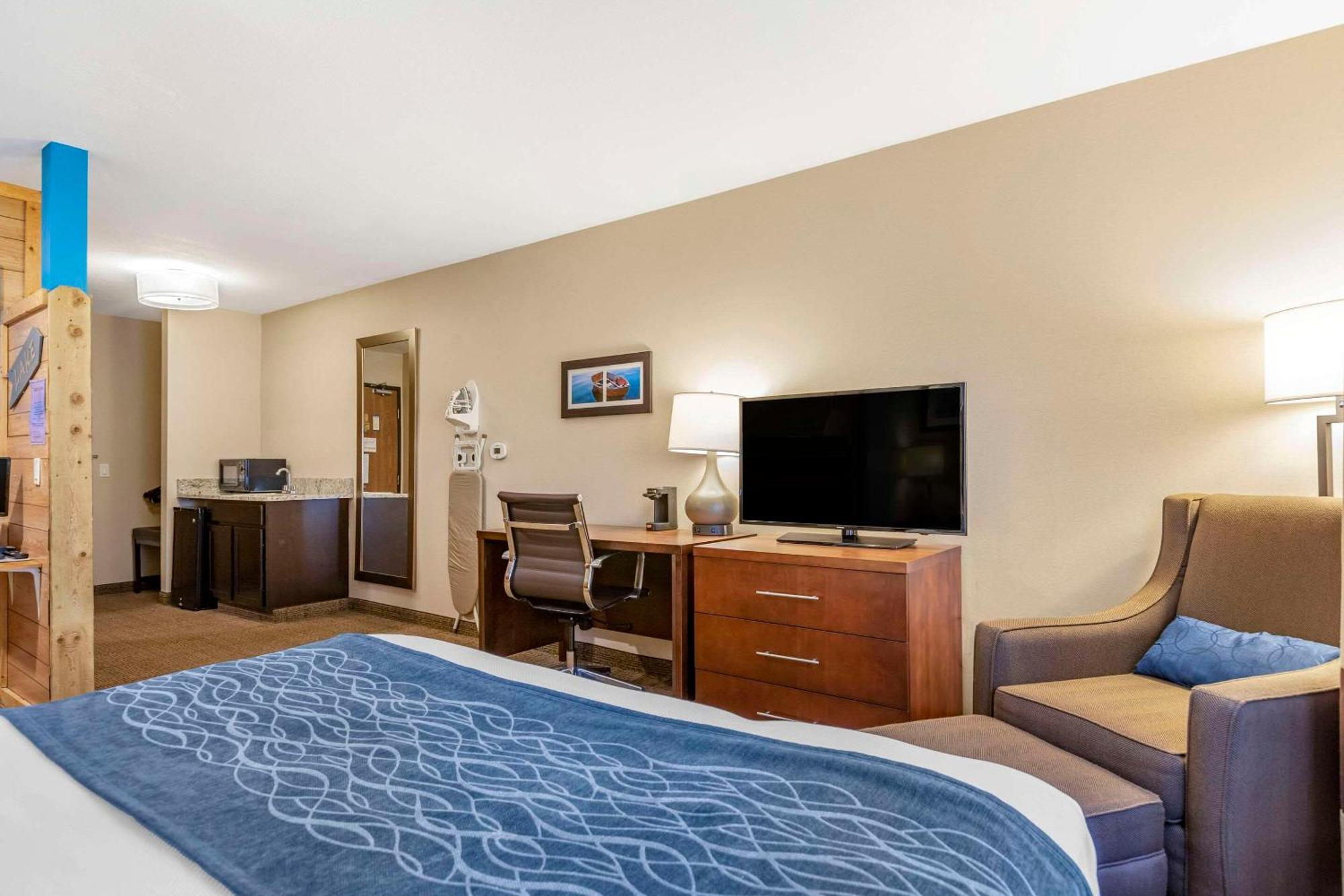Comfort Inn Ludington Near Us-10 Екстер'єр фото