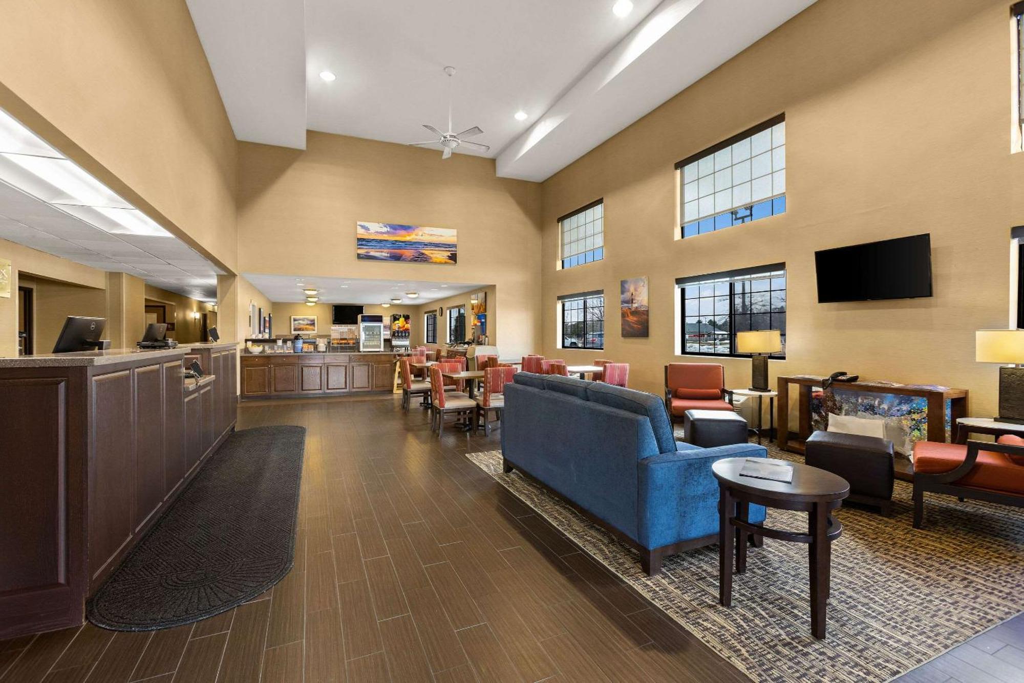Comfort Inn Ludington Near Us-10 Екстер'єр фото