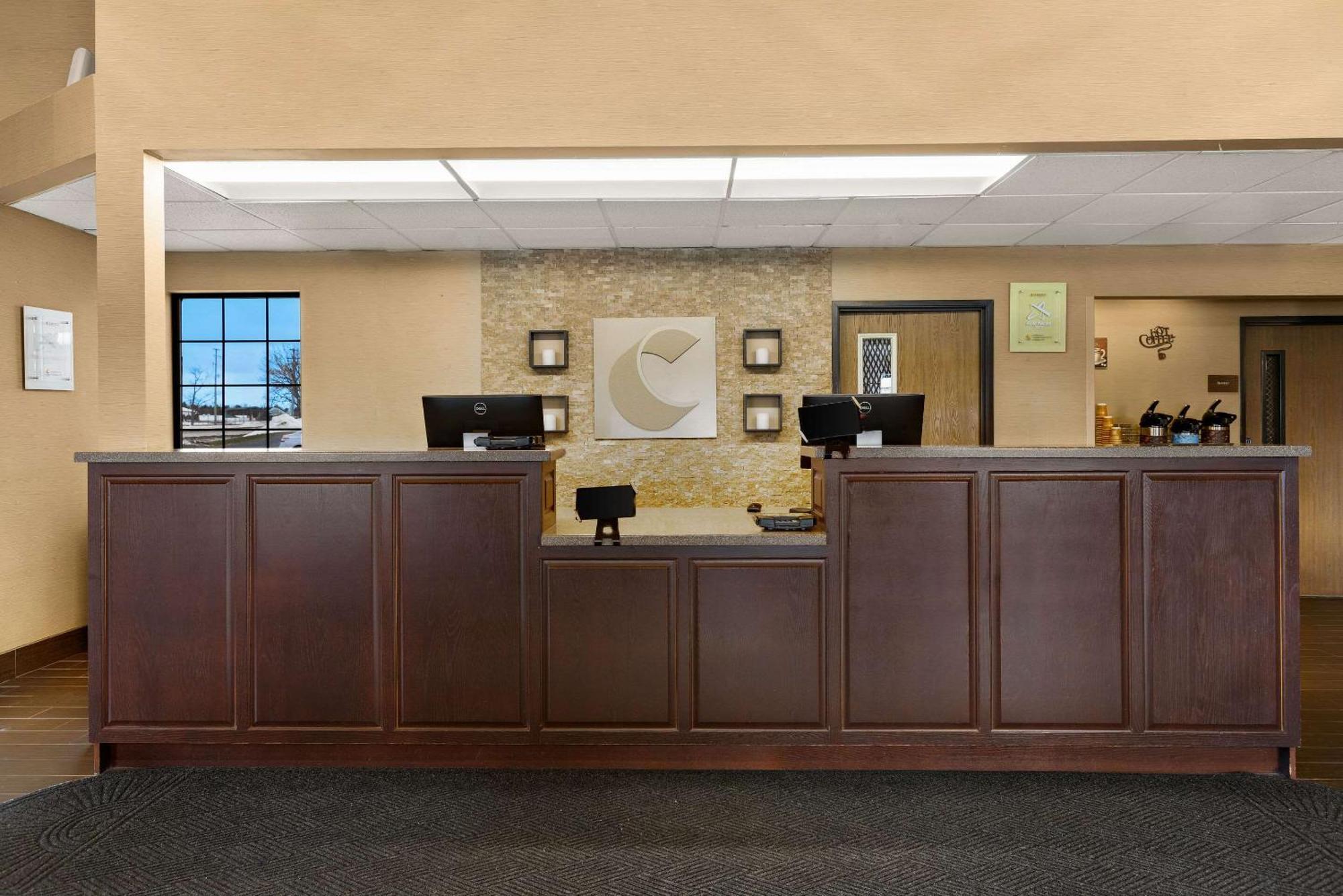 Comfort Inn Ludington Near Us-10 Екстер'єр фото