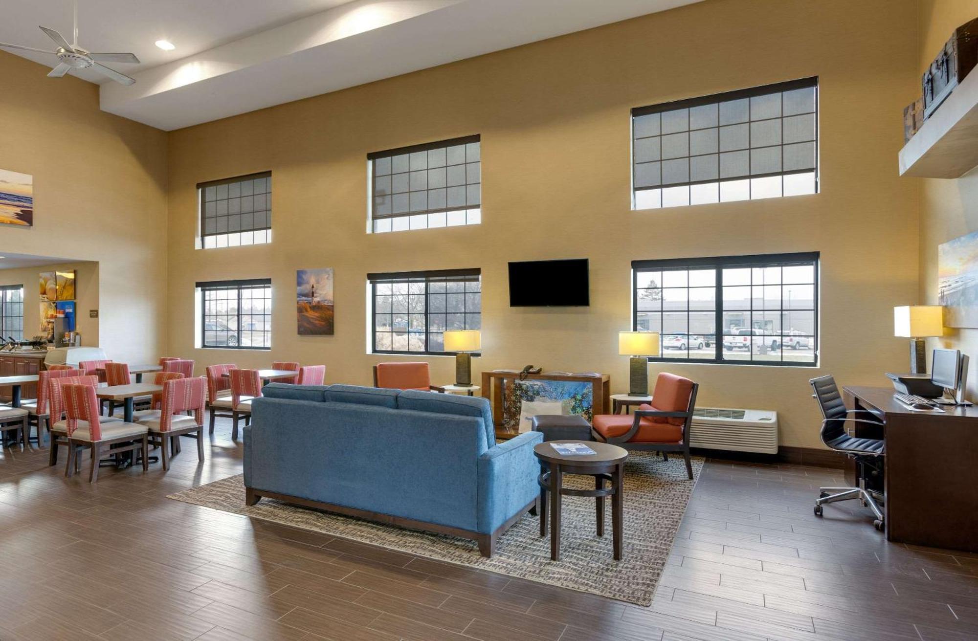 Comfort Inn Ludington Near Us-10 Екстер'єр фото