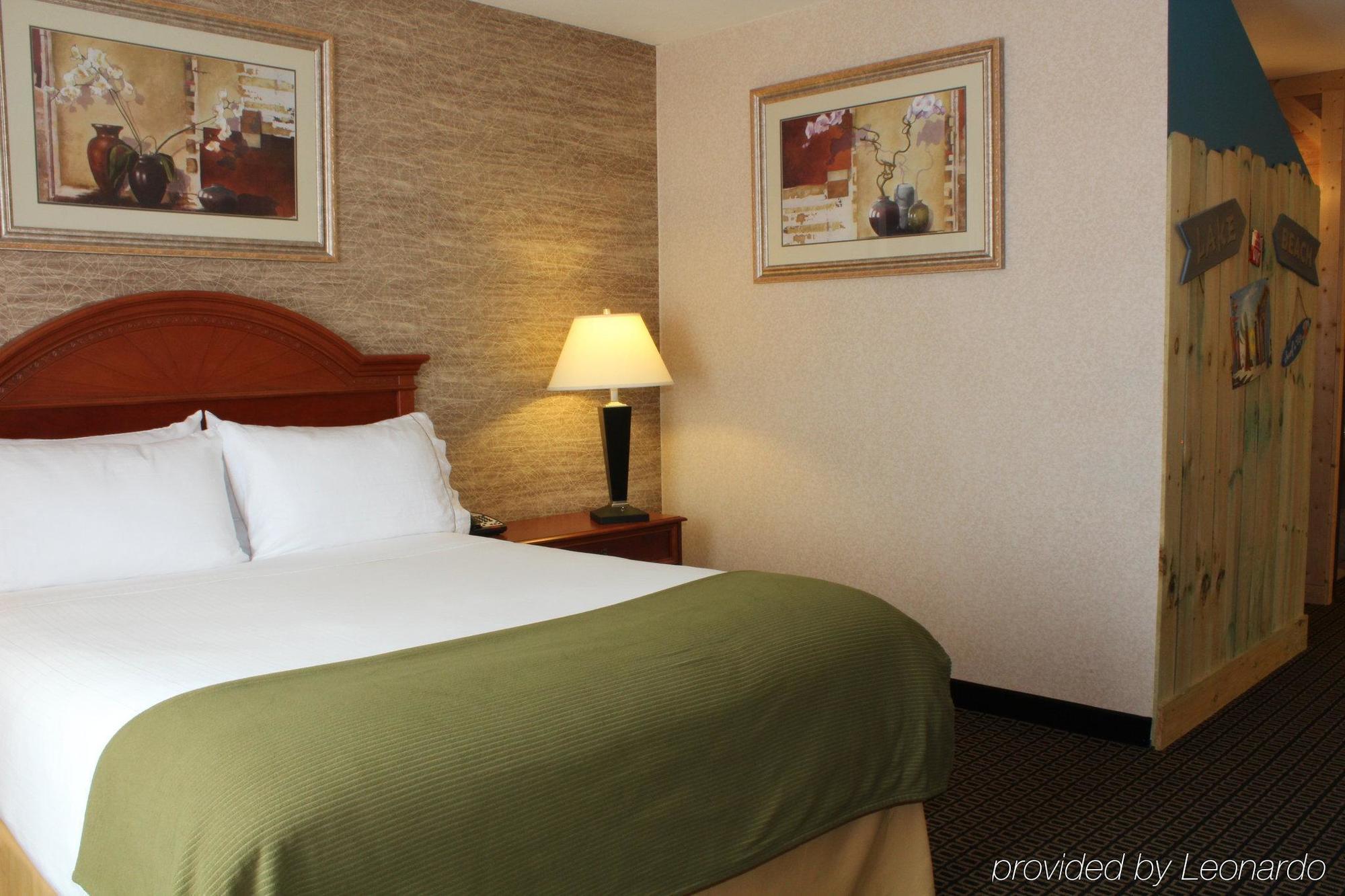 Comfort Inn Ludington Near Us-10 Екстер'єр фото