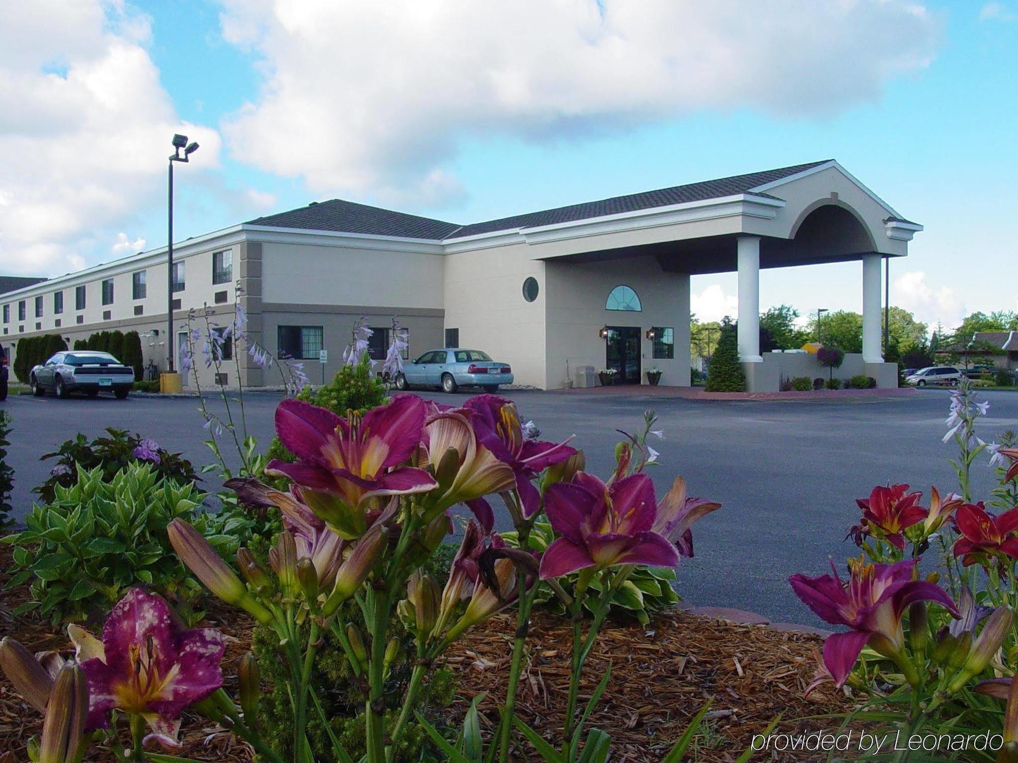 Comfort Inn Ludington Near Us-10 Екстер'єр фото