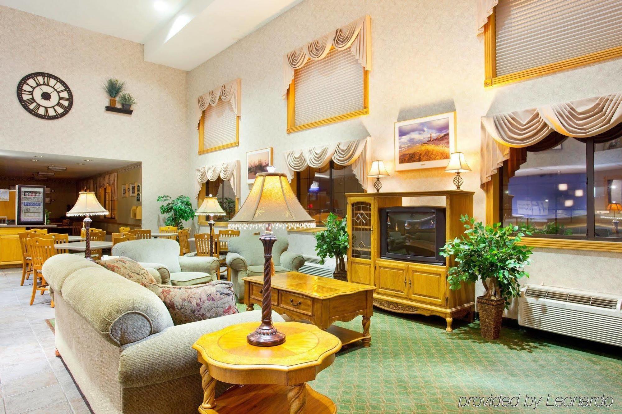 Comfort Inn Ludington Near Us-10 Екстер'єр фото