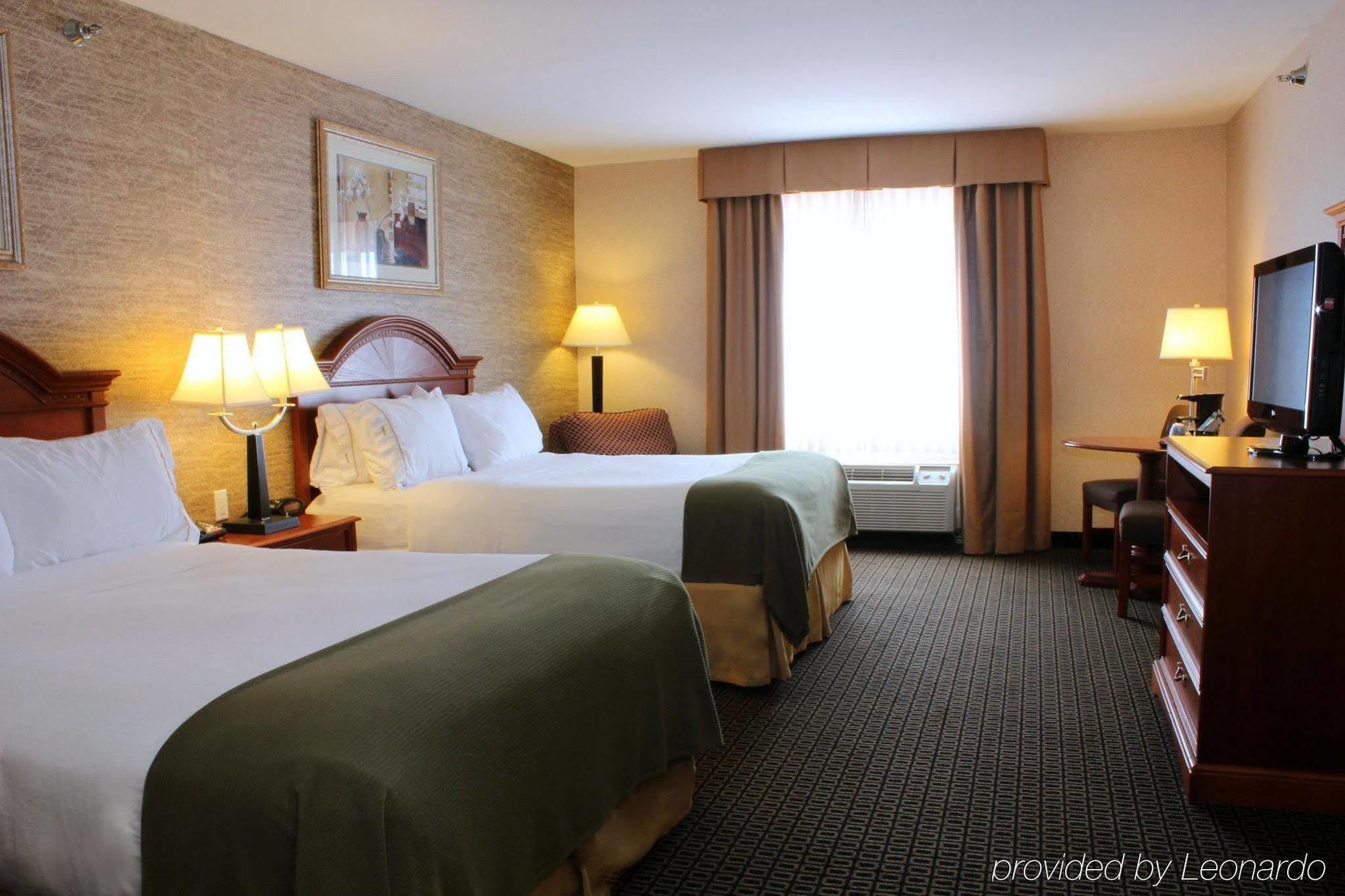 Comfort Inn Ludington Near Us-10 Екстер'єр фото