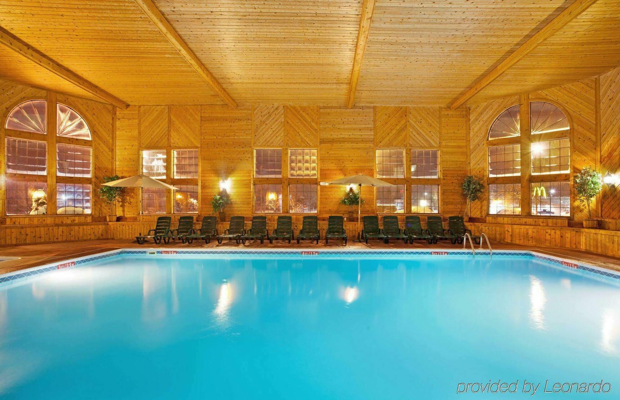 Comfort Inn Ludington Near Us-10 Екстер'єр фото